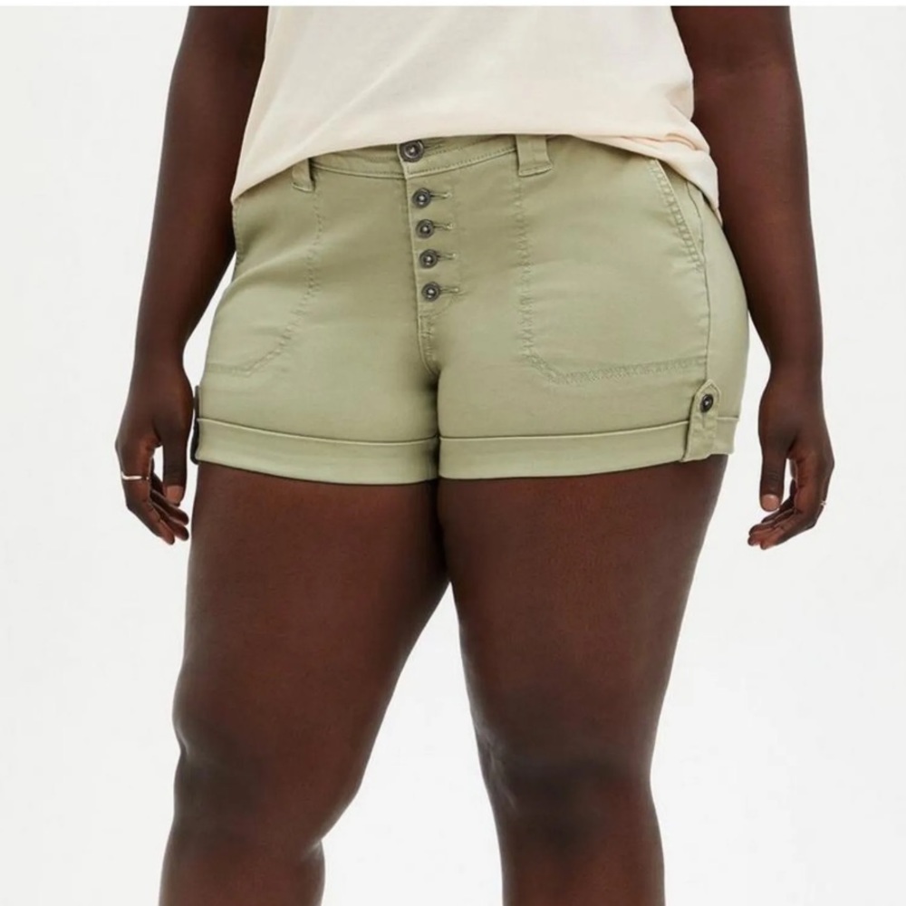 Torrid Green Stretch Twill Cuffed Shorts Sz. 24